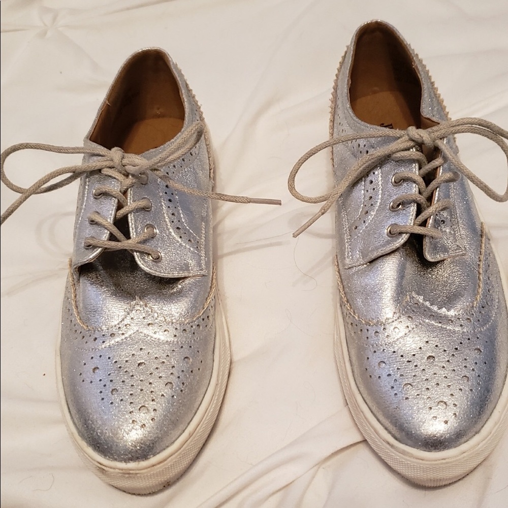 Justfab Selma silver sneakers!!! - Picture 4 of 5